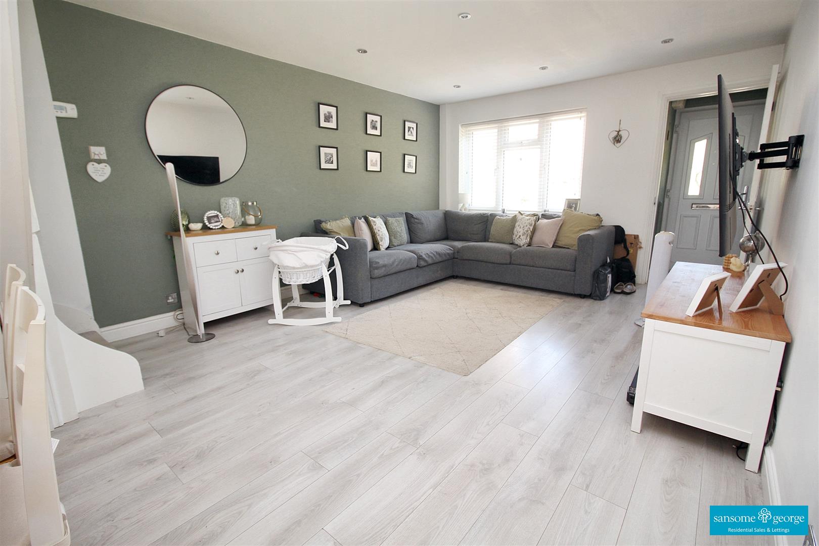 2 bed property in Warbreck Drive, Reading